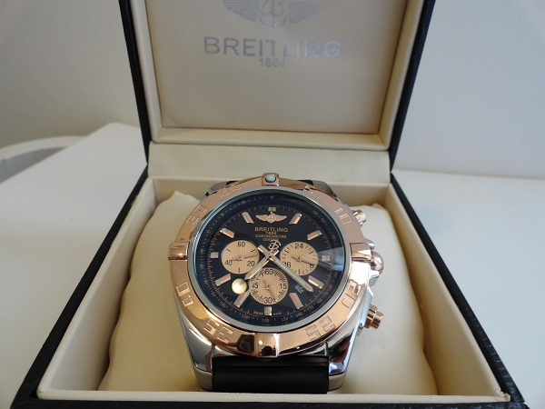 Breitling-Chronomat-Rose-Gold-Replica-Watch-Photo-Review